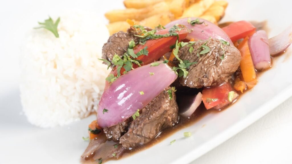 lomo saltado peruano