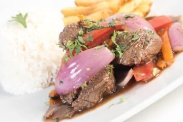 lomo saltado peruano
