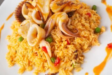 arroz con mariscos peruano